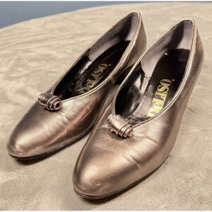 DeLiso Pumps Womens 7.5 B Bronze Metallic Leather Heels Bow Vintage